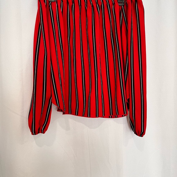 Windsor Flowy Off Shoulder Top - Picture 4 of 4